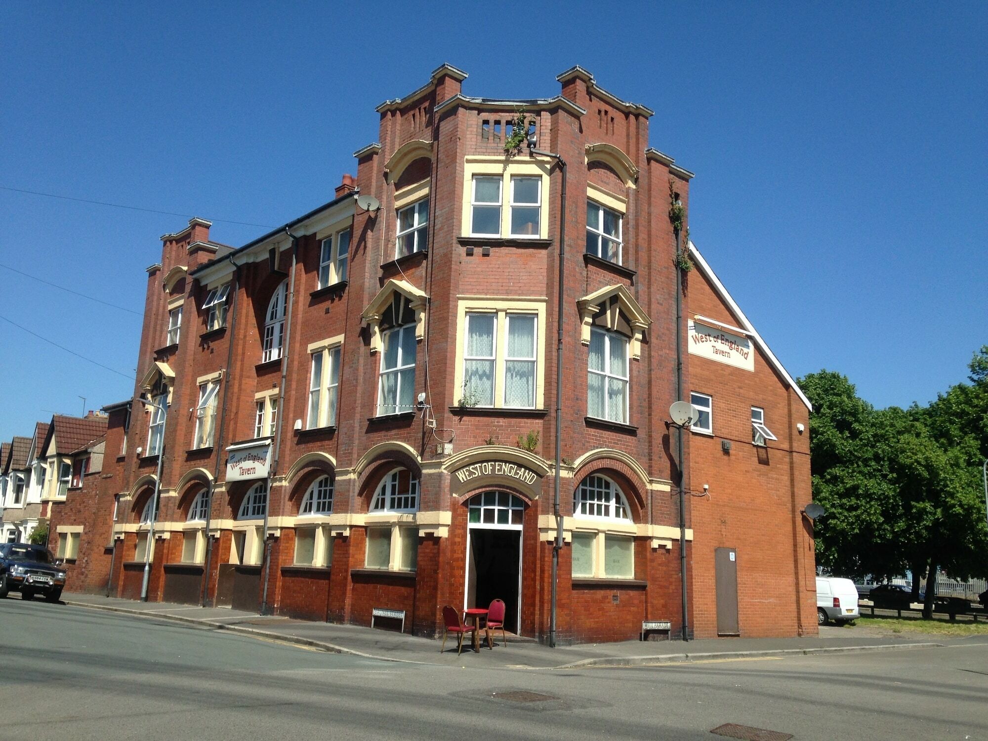 The West Of England Tavern Newport  Luaran gambar